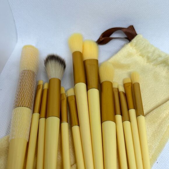 New Yellow 13pcs Makeup Brushes Eye Shadows Set,with Gift Bag - Picture 1 of 2